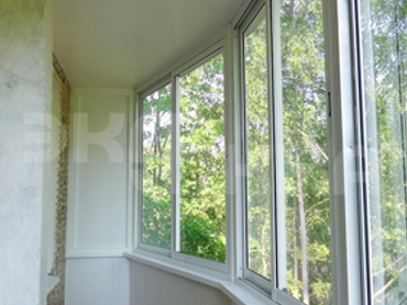 Примеры алюминиевых окон на балкон. Фото 1.